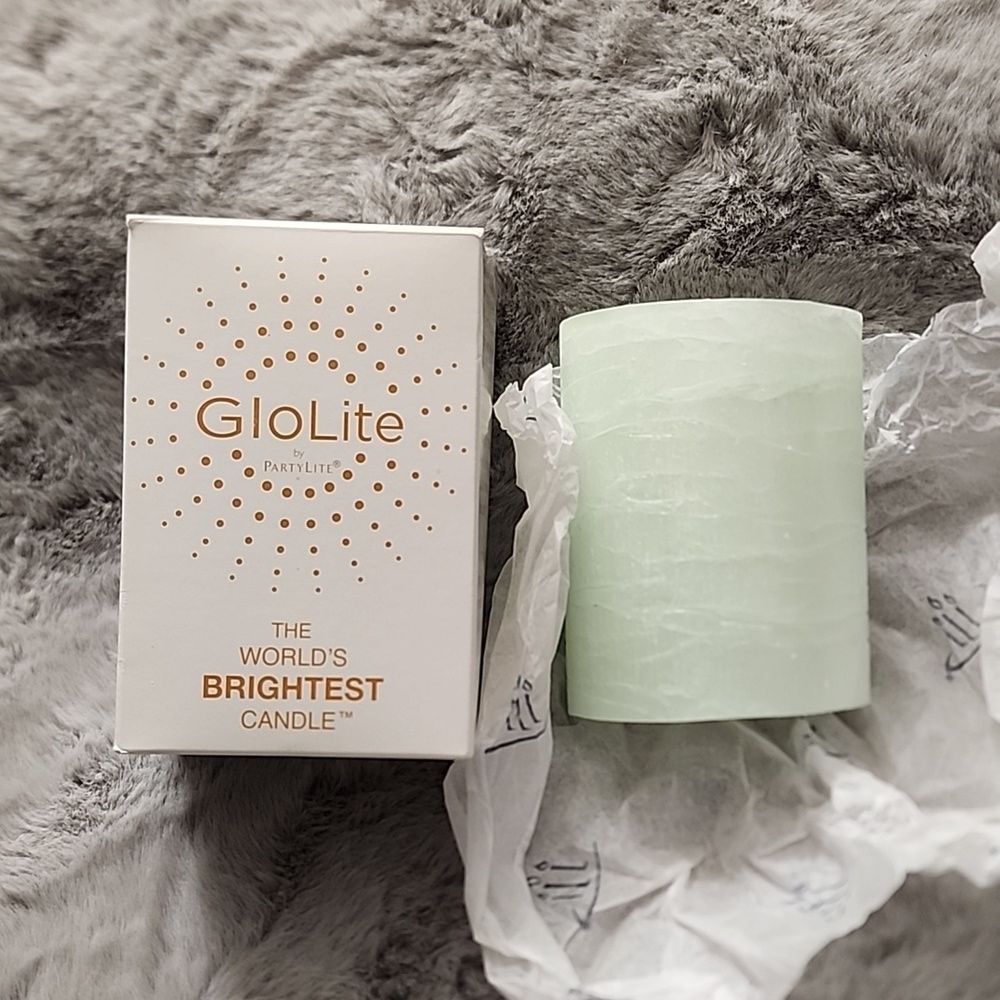 NIB GloLite by Partylite 3 x 4 Pillar Candle in‎ Bamboo Breeze